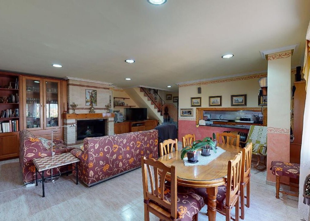5 Bedroom 2 Bathroom Villa in Novelda