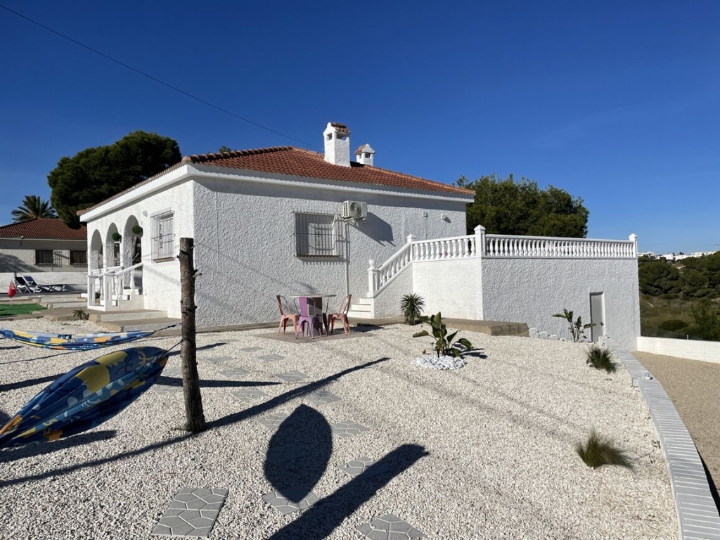 4 Bedroom 1 Bathroom Villa in La Zenia