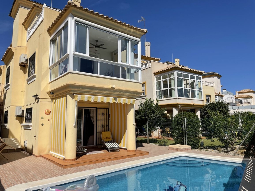 4 Bedroom 3 Bathroom Apartment in Los Dolses