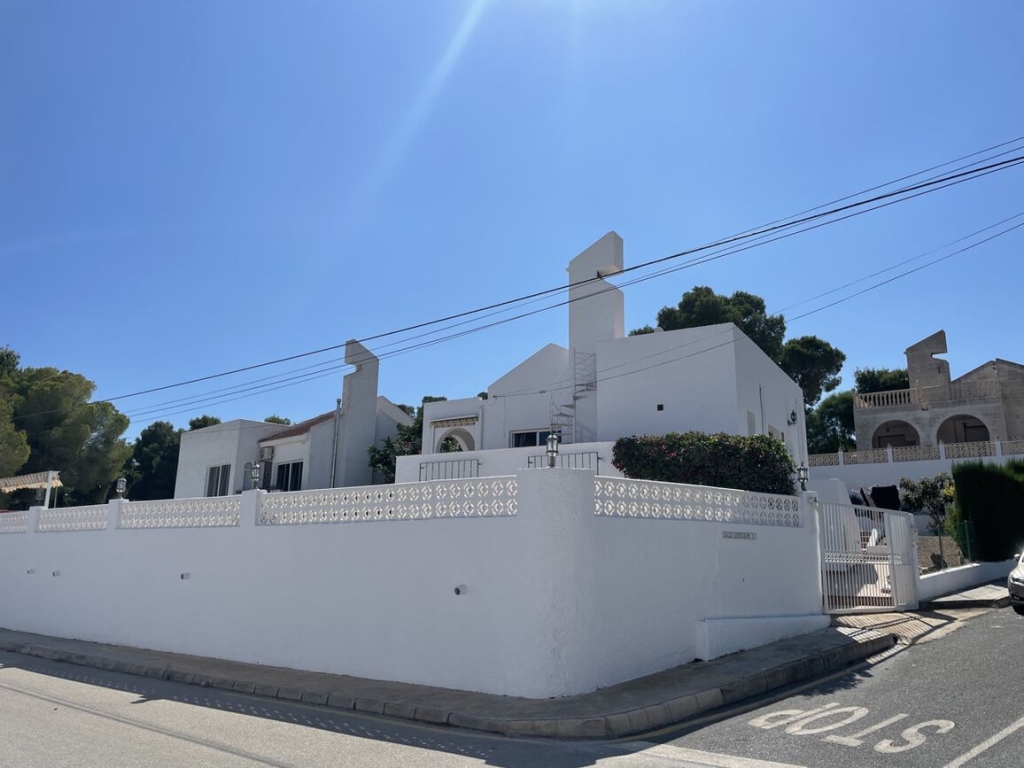 4 Bedroom 3 Bathroom Villa in San Miguel De Salinas