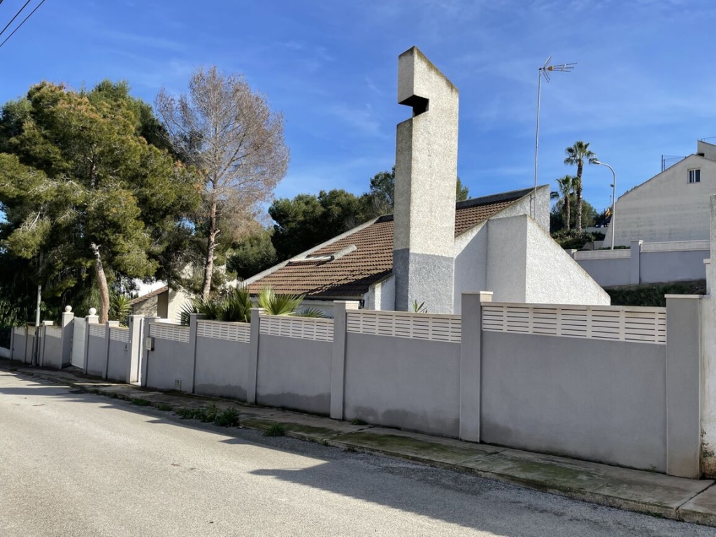 3 Bedroom 2 Bathroom Villa in San Miguel De Salinas