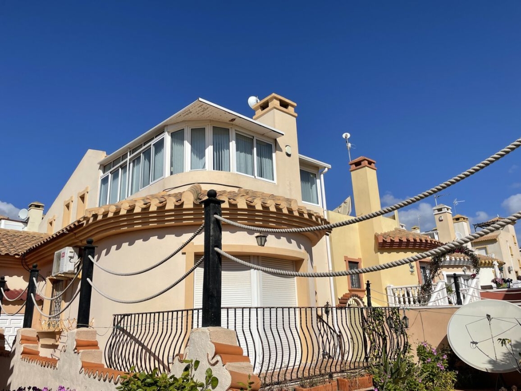 3 Bedroom 2 Bathroom Villa in Cabo Roig